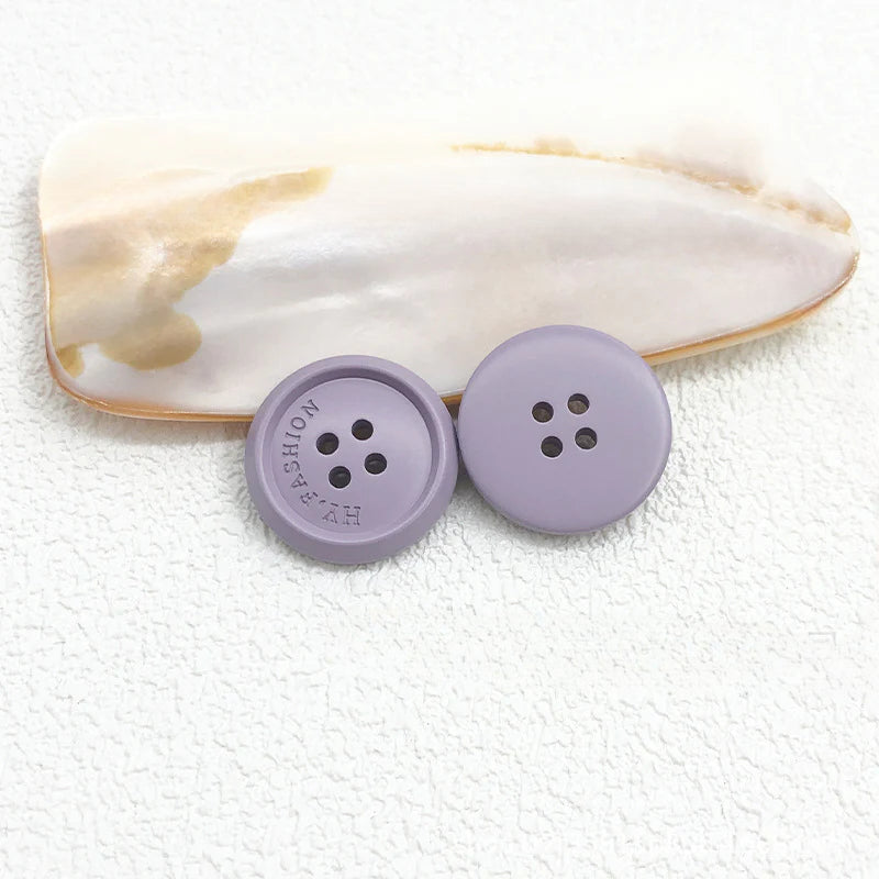Color matte resin buttons men's and women's trench coat buttons coat buttons suit buttons four-eye buttons spot