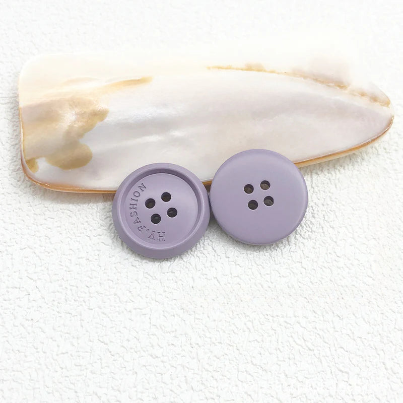 Color matte resin buttons men's and women's trench coat buttons coat buttons suit buttons four-eye buttons spot