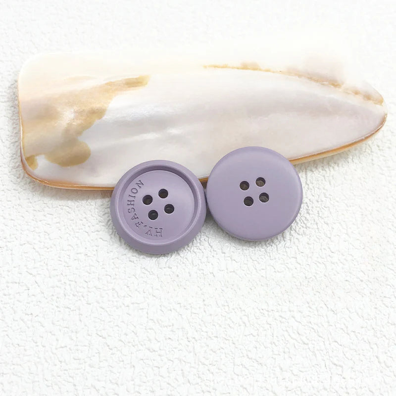 Color matte resin buttons men's and women's trench coat buttons coat buttons suit buttons four-eye buttons spot