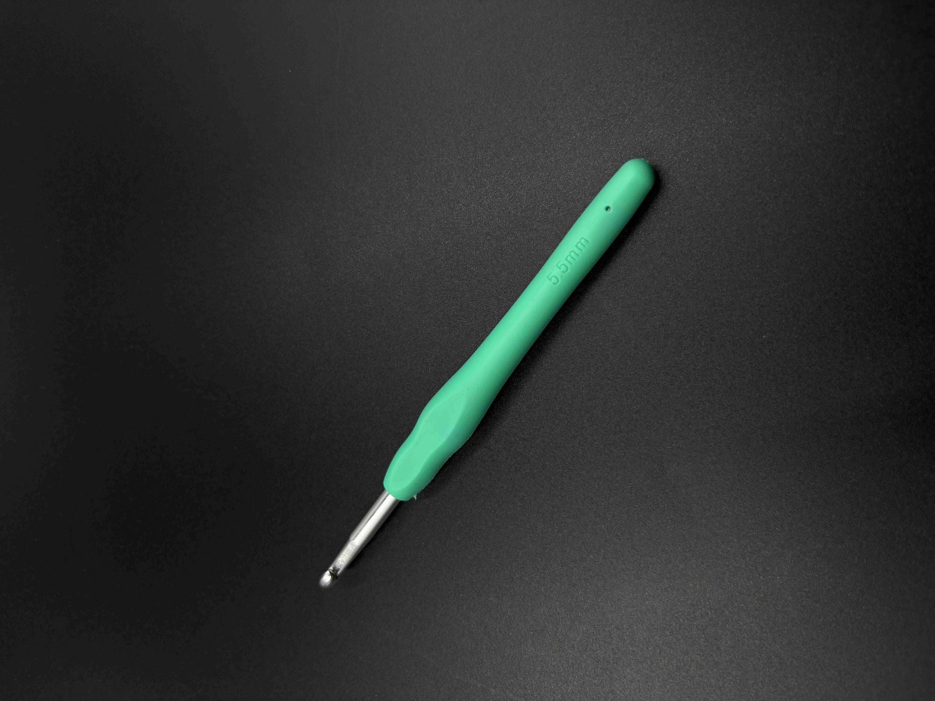 Handwoven Rainbow Soft Handle Crochet TPR Soft Handle Crochet Solid Soft Handle Aluminum Crochet Crochet Set Wool Needle