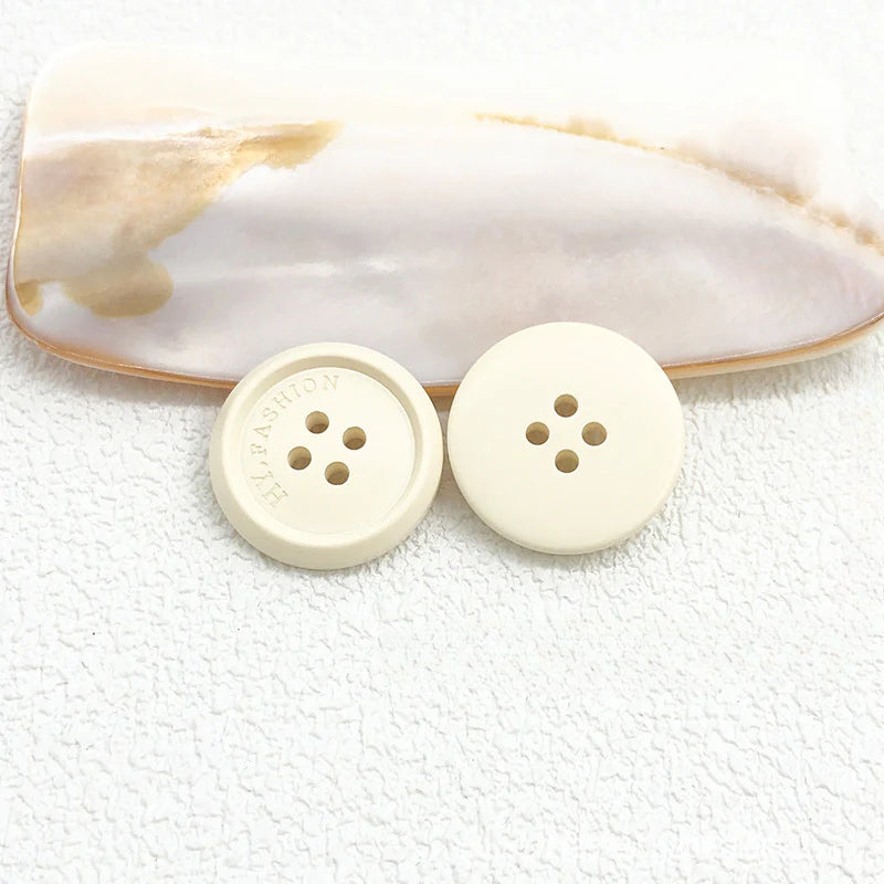 Color matte resin buttons men's and women's trench coat buttons coat buttons suit buttons four-eye buttons spot